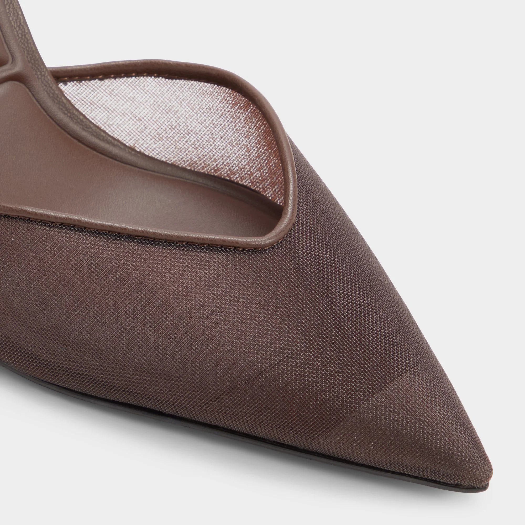 Carolline - Image 5